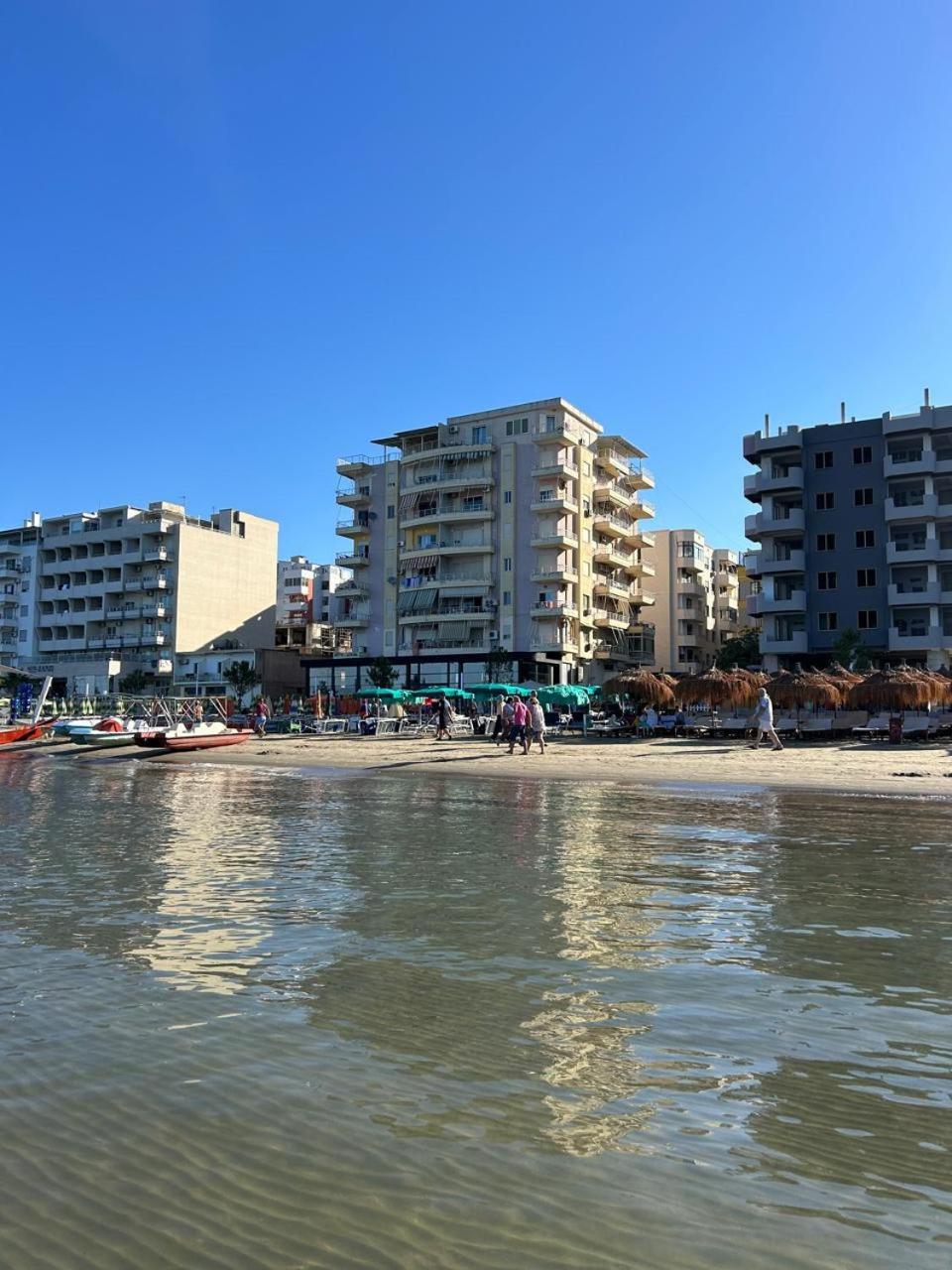 Beachfront Apartment Nita Durrës Zewnętrze zdjęcie