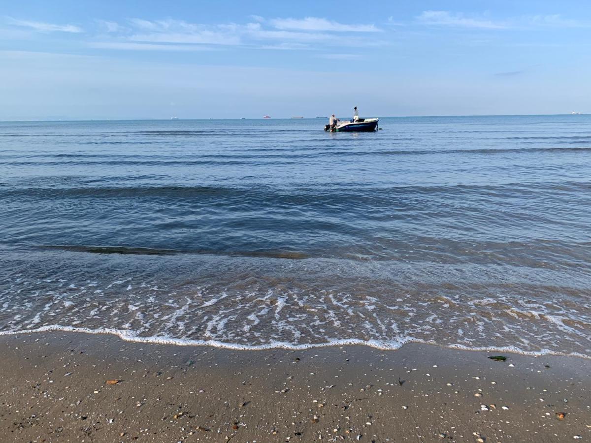 Beachfront Apartment Nita Durrës Zewnętrze zdjęcie